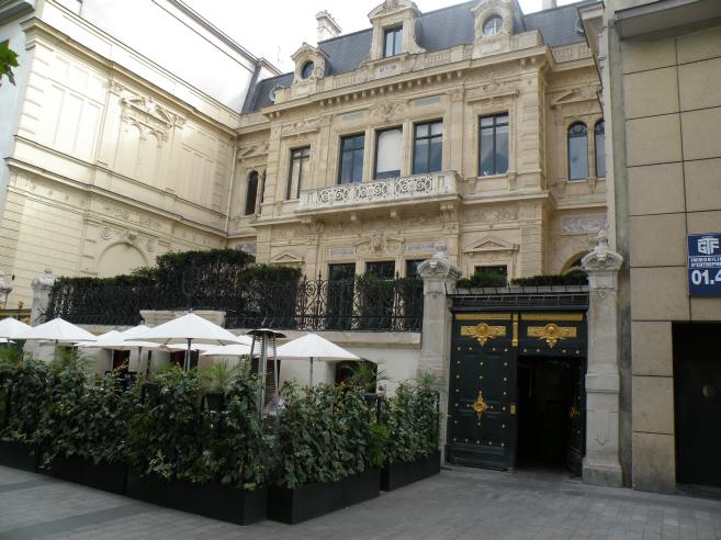  café, avenue des Champs-Elysées